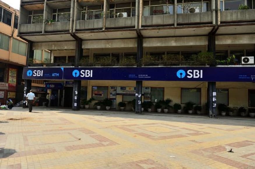 1000 રૂપિયાથી શરૂ કરી શકો છો એકાઉન્ટઃ SBI ટેક્સ સેવિંગ સ્કિમમાં રોકાણ કરવા માટે તમારે સૌ પ્રથમ બેંક સાથે ડિપોઝિટ એકાઉન્ટ ખોલાવવું પડશે. આ સ્કિમ એસબીઆઈ ટેક્સ સેવિંગ સ્કિમ 2006 તરીકે જાણીતી છે. આ એકાઉન્ટ ઓછામાં ઓછાં રૂ. 1000થી ખોલી શકાય છે. જેમાં વર્ષે રૂ. 1.5 લાખથી વધારે રકમ જમા નથી કરાવી શકતી. 1000 રૂપિયાથી શરૂ કરી શકો છો એકાઉન્ટઃ SBI ટેક્સ સેવિંગ સ્કિમમાં રોકાણ કરવા માટે તમારે સૌ પ્રથમ બેંક સાથે ડિપોઝિટ એકાઉન્ટ ખોલાવવું પડશે. આ સ્કિમ એસબીઆઈ ટેક્સ સેવિંગ સ્કિમ 2006 તરીકે જાણીતી છે. આ એકાઉન્ટ ઓછામાં ઓછાં રૂ. 1000થી ખોલી શકાય છે. જેમાં વર્ષે રૂ. 1.5 લાખથી વધારે રકમ જમા નથી કરાવી શકતી.