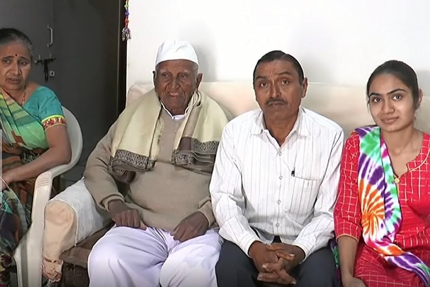 તમને જણાવી દઈએ કે, પિતાના નકશા કદમ પર ચાલતા અરવિંદભાઈ આજે પણ ગાજરની ખેતી કરી રહયા છે અને તેમણે ગાજરનું મધુવતી બીજનું ઉત્પાદન કર્યું છે જેની ખુબ માંગ છે અને તેમણે પોતાના પિતાને મળેલ એવોર્ડ બાબતે જણાવ્યું હતું કે આ એવોર્ડ રાષ્ટ્રનો છે જે પિતાજીને મળ્યો તેની ખુબ ખુશી છે, પિતાજીને કૈક નવીન કરવાની ટેવ હતી તેનું આ પરીણામ છે. તમને જણાવી દઈએ કે, પિતાના નકશા કદમ પર ચાલતા અરવિંદભાઈ આજે પણ ગાજરની ખેતી કરી રહયા છે અને તેમણે ગાજરનું મધુવતી બીજનું ઉત્પાદન કર્યું છે જેની ખુબ માંગ છે અને તેમણે પોતાના પિતાને મળેલ એવોર્ડ બાબતે જણાવ્યું હતું કે આ એવોર્ડ રાષ્ટ્રનો છે જે પિતાજીને મળ્યો તેની ખુબ ખુશી છે, પિતાજીને કૈક નવીન કરવાની ટેવ હતી તેનું આ પરીણામ છે.
