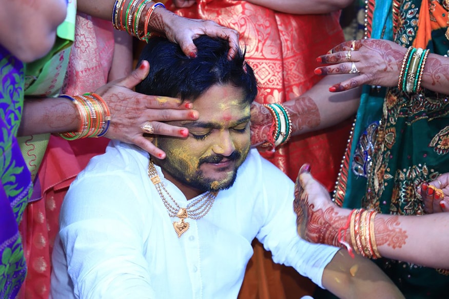"મહિલાઓ અને પુરુષો વચ્ચે ભેદભાવ ખતમ કરવા માટે બંને સાથે મળીને કામ કરશે. આખી જિંદગી અમે બંને મળીને રાષ્ટ્ર અને સમાજના નિર્માણ માટે સંઘર્ષ કરીશું. નારી શક્તિ ઝિંદાબાદ." "મહિલાઓ અને પુરુષો વચ્ચે ભેદભાવ ખતમ કરવા માટે બંને સાથે મળીને કામ કરશે. આખી જિંદગી અમે બંને મળીને રાષ્ટ્ર અને સમાજના નિર્માણ માટે સંઘર્ષ કરીશું. નારી શક્તિ ઝિંદાબાદ."