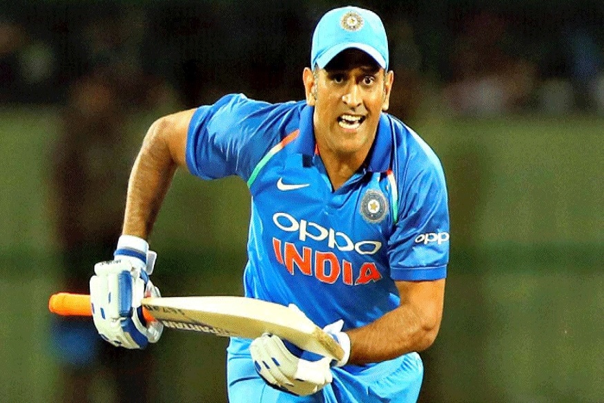 ICCએ T20 World Cup 2020ના કાર્યક્રમની જાહેરાત કરી દીધી છે. આગામી વર્ષે રમાનાર આ ટૂર્નામેન્ટ ઓસ્ટ્રેલિયામાં રમાશે. ટીમ ઇન્ડિયા આ ટૂર્નામેન્ટના બીજા ગ્રૂપમાં છે, જેને ગ્રૂપ ઓફ ડેથ માનવામાં આવે છે. આ ગ્રૂપમાં ટીમ ઇન્ડિયાની સાથે દક્ષિણ આફ્રિકા, અફઘાનિસ્તાન અને ઇંગ્લેન્ડની ટીમ છે. જે ટી-20 ક્રિકેટમાં ઘણી મજબૂત ટીમ માનવામાં આવે છે. જોકે આ બધાની વચ્ચે એક સવાલ પ્રશંસકોની અવશ્ય થતો હશે કે શું ધોની 2020માં યોજાનાર આઈસીસી ટી-20 વર્લ્ડ કપમાં રમી શકે છે? ધોનીના શાનદાર પ્રદર્શન જોઈએ તો આ સવાલનો જવાબ તમને હા માં મળશે. હાલ કહેવાઇ રહ્યું છે કે ધોની 2019ના વર્લ્ડ કપ પછી નિવૃત્તિ જાહેર કરી દેશે. જોકે અમે ત્રણ કારણો બતાવી રહ્યા છીએ કે ધોની 2020ના ટી-20 વર્લ્ડ કપમાં પણ રમી શકે છે. ICCએ T20 World Cup 2020ના કાર્યક્રમની જાહેરાત કરી દીધી છે. આગામી વર્ષે રમાનાર આ ટૂર્નામેન્ટ ઓસ્ટ્રેલિયામાં રમાશે. ટીમ ઇન્ડિયા આ ટૂર્નામેન્ટના બીજા ગ્રૂપમાં છે, જેને ગ્રૂપ ઓફ ડેથ માનવામાં આવે છે. આ ગ્રૂપમાં ટીમ ઇન્ડિયાની સાથે દક્ષિણ આફ્રિકા, અફઘાનિસ્તાન અને ઇંગ્લેન્ડની ટીમ છે. જે ટી-20 ક્રિકેટમાં ઘણી મજબૂત ટીમ માનવામાં આવે છે. જોકે આ બધાની વચ્ચે એક સવાલ પ્રશંસકોની અવશ્ય થતો હશે કે શું ધોની 2020માં યોજાનાર આઈસીસી ટી-20 વર્લ્ડ કપમાં રમી શકે છે? ધોનીના શાનદાર પ્રદર્શન જોઈએ તો આ સવાલનો જવાબ તમને હા માં મળશે. હાલ કહેવાઇ રહ્યું છે કે ધોની 2019ના વર્લ્ડ કપ પછી નિવૃત્તિ જાહેર કરી દેશે. જોકે અમે ત્રણ કારણો બતાવી રહ્યા છીએ કે ધોની 2020ના ટી-20 વર્લ્ડ કપમાં પણ રમી શકે છે.