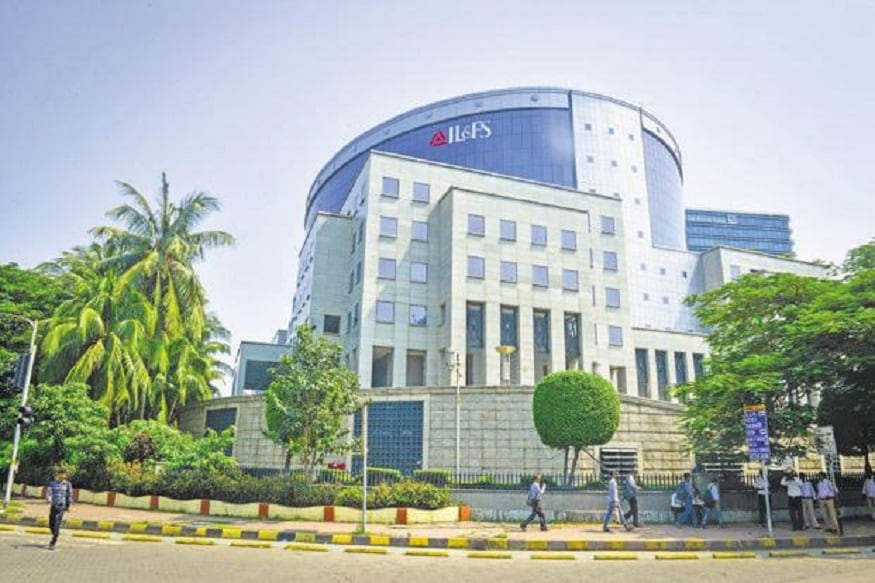 IL&FS પર 91 હજાર કરોડનું દેવુ - તમને જણાવી દઈએ કે, IL&FS ગંભીર નાણાકીય સંકટમાંથી પસાર થઈ રહ્યું છે. કંપની પર 91000 કરોડ રૂપિયાનું દેવું છે. આનું 61 ટકા બેન્ક લોન, જ્યારે 33 ટકા ડિબેન્ચરો અને કોમર્શિયલ પેપરો દ્વારા આપવામાં આવેલું દેવું છે. IL&FS પર 91 હજાર કરોડનું દેવુ - તમને જણાવી દઈએ કે, IL&FS ગંભીર નાણાકીય સંકટમાંથી પસાર થઈ રહ્યું છે. કંપની પર 91000 કરોડ રૂપિયાનું દેવું છે. આનું 61 ટકા બેન્ક લોન, જ્યારે 33 ટકા ડિબેન્ચરો અને કોમર્શિયલ પેપરો દ્વારા આપવામાં આવેલું દેવું છે.