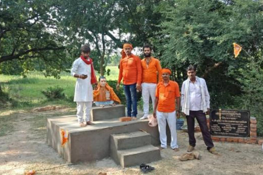 માર્ચ 2018માં જ મધ્ય પ્રદેશના ચિત્રકૂટમાં રાષ્ટ્રીય સનાતન દળ નામના એક સંગઠને રાજાપુર પોલીસ સ્ટેશન વિસ્તારના સગવારા ગામમાં નથૂરામ ગોડસેની મૂર્તિ સ્થાપિત કરી પૂજા કરવાની શરૂઆત કરી દીધી હતી. જોકે, પોલીસે થોડાક જ કલાકોમાં તેને જપ્ત કરી લીધી હતી. રાષ્ટ્રપિતા મહાત્મા ગાંધીના હત્યારાનું મંદિર સ્થાપિત કરવાના પ્રયાસનો આ એકલો મામલો નથી. ગ્વાલિયર અને મેરઠમાં પણ આવા જ પ્રયાસ ચાલુ છે. માર્ચ 2018માં જ મધ્ય પ્રદેશના ચિત્રકૂટમાં રાષ્ટ્રીય સનાતન દળ નામના એક સંગઠને રાજાપુર પોલીસ સ્ટેશન વિસ્તારના સગવારા ગામમાં નથૂરામ ગોડસેની મૂર્તિ સ્થાપિત કરી પૂજા કરવાની શરૂઆત કરી દીધી હતી. જોકે, પોલીસે થોડાક જ કલાકોમાં તેને જપ્ત કરી લીધી હતી. રાષ્ટ્રપિતા મહાત્મા ગાંધીના હત્યારાનું મંદિર સ્થાપિત કરવાના પ્રયાસનો આ એકલો મામલો નથી. ગ્વાલિયર અને મેરઠમાં પણ આવા જ પ્રયાસ ચાલુ છે.