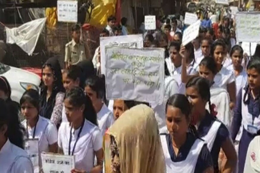 તેમાં એવા લોકો સામેલ છે, જેની પાસે નિગમની બહારનો પ્લોટ હોય અને 209 યાર્ડથી ઓછામાં ફેલાયેલું હોય. એવા લોકો પણ નવા અનામત હેઠળ આવે છે જેમની પાસે હોય તો નિગમ દ્વારા ફાળવેલો પ્લોટ પરંતુ 109 યાર્ડથી ઓછામાં ફેલાયેલો હોય. તેમાં એવા લોકો સામેલ છે, જેની પાસે નિગમની બહારનો પ્લોટ હોય અને 209 યાર્ડથી ઓછામાં ફેલાયેલું હોય. એવા લોકો પણ નવા અનામત હેઠળ આવે છે જેમની પાસે હોય તો નિગમ દ્વારા ફાળવેલો પ્લોટ પરંતુ 109 યાર્ડથી ઓછામાં ફેલાયેલો હોય.
