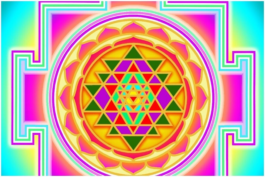 જો તમે ઈચ્છતા હોવ કે તિજોરીમાં ક્યારે પણ ધનની અછત ન થાય તો તેમાં લક્ષ્મી અથવા કુબેર ભગવાનનું યંત્ર રાખો. જો તમે ઈચ્છતા હોવ કે તિજોરીમાં ક્યારે પણ ધનની અછત ન થાય તો તેમાં લક્ષ્મી અથવા કુબેર ભગવાનનું યંત્ર રાખો.