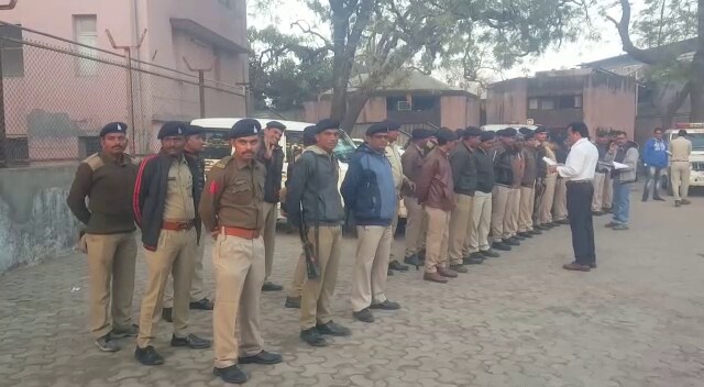 રાજ્ય પોલીસ ભરતી બોર્ડે એલઆરડીની ભરતીની પરીક્ષામાં કોઇ ગેરરીતી ન થાય તે માટે થ્રી લેયર પોલીસ બંદોબસ્ત ગોઠવવામાં આવ્યો હતો. જેમાં રાજ્યની કુલ 2440 શાળા, કોલેજોમાં 29900 બ્લોકમાં પરીક્ષાની બેઠક વ્યવસ્થા ગોઠવવામાં આવી હતી. રાજ્ય પોલીસ ભરતી બોર્ડે એલઆરડીની ભરતીની પરીક્ષામાં કોઇ ગેરરીતી ન થાય તે માટે થ્રી લેયર પોલીસ બંદોબસ્ત ગોઠવવામાં આવ્યો હતો. જેમાં રાજ્યની કુલ 2440 શાળા, કોલેજોમાં 29900 બ્લોકમાં પરીક્ષાની બેઠક વ્યવસ્થા ગોઠવવામાં આવી હતી.