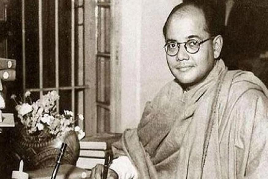આઝાદ હિંદની સ્થાપના વર્ષ 1943માં થઈ હતી. આઝાદ હિંદ સરકાર અને સેનાને સમર્થન આપનાર દેશોમાં ક્રોસિયા, જર્મની, નાનકિંગ(હાલનું ચીન) મંચૂકો, ઇટલ, થાઇલેન્ડ, ફિલીપિંસ, આયરલેન્ડે માન્યતા આપી હતી. આઝાદ હિંદ બેંક દ્વારા 10 રૂપિયાના સિક્કાથી લઈને એક લાખ રૂપિયા સુધીની ચલણી નોટ બહાર પાડવામાં આવી હતી. આઝાદ હિંદની સ્થાપના વર્ષ 1943માં થઈ હતી. આઝાદ હિંદ સરકાર અને સેનાને સમર્થન આપનાર દેશોમાં ક્રોસિયા, જર્મની, નાનકિંગ(હાલનું ચીન) મંચૂકો, ઇટલ, થાઇલેન્ડ, ફિલીપિંસ, આયરલેન્ડે માન્યતા આપી હતી. આઝાદ હિંદ બેંક દ્વારા 10 રૂપિયાના સિક્કાથી લઈને એક લાખ રૂપિયા સુધીની ચલણી નોટ બહાર પાડવામાં આવી હતી.