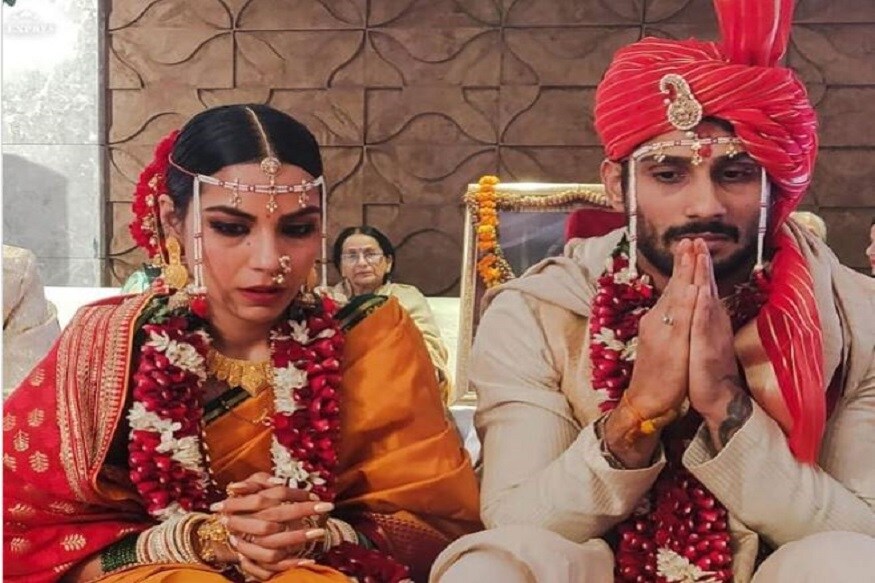 કોંગ્રેસના દિગ્ગજ નેતા રાજ બબ્બર અને અભિનેત્રી સ્મિતા પાટિલના પુત્ર પ્રતીક બબ્બરે ગર્લફ્રેન્ડ સાન્યા સાગર સાથે લગ્ન કરી લીધા છે. ખાસ મહેમાનોની હાજરીમાં તેમના લગ્ન લખનઉમાં થયા હતા. કોંગ્રેસના દિગ્ગજ નેતા રાજ બબ્બર અને અભિનેત્રી સ્મિતા પાટિલના પુત્ર પ્રતીક બબ્બરે ગર્લફ્રેન્ડ સાન્યા સાગર સાથે લગ્ન કરી લીધા છે. ખાસ મહેમાનોની હાજરીમાં તેમના લગ્ન લખનઉમાં થયા હતા.