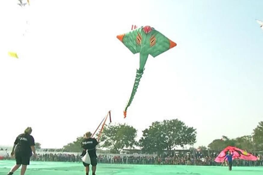 સાથે સાથે ભારતના આંધ્રપ્રદેશ, બિહાર, કર્ણાટક, મહારાષ્ટ્ર, વેસ્ટ બેગાલ, કેરાલા, રાજસ્થાન અને દિલ્હીના પતંગબાજોએ પણ ભાગ લેશે. સાથે સાથે ભારતના આંધ્રપ્રદેશ, બિહાર, કર્ણાટક, મહારાષ્ટ્ર, વેસ્ટ બેગાલ, કેરાલા, રાજસ્થાન અને દિલ્હીના પતંગબાજોએ પણ ભાગ લેશે.