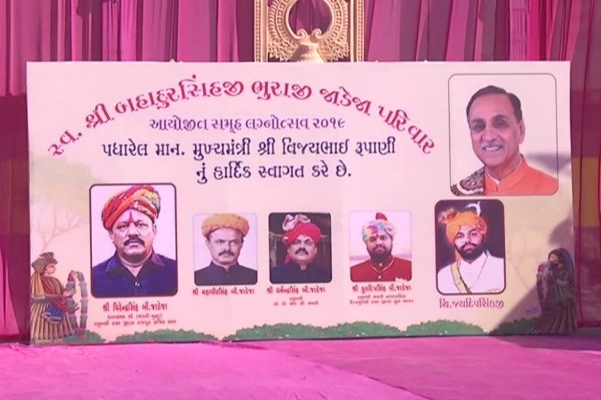 રજવાડી થીમ પર ડેકોરેશન કરવામાં આવ્યું છે..ભવ્ય રજવાડી ગેટ સહિત ખાસ ડેકોરેશન કરવામાં આવ્યું છે..એતિહાસિક શાહી સમૂહલગ્નમાં 50,000 જેટલા મહેમાંન હાજરી આપશે રજવાડી થીમ પર ડેકોરેશન કરવામાં આવ્યું છે..ભવ્ય રજવાડી ગેટ સહિત ખાસ ડેકોરેશન કરવામાં આવ્યું છે..એતિહાસિક શાહી સમૂહલગ્નમાં 50,000 જેટલા મહેમાંન હાજરી આપશે