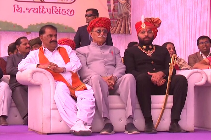 રાજયના મુખ્યમંત્રી વિજય રૂપાણી શાહી સમૂહલગ્ન હાજરી આપી હતી..ત્રણ દિવસ સુધી ચાલનારા સમૂહ લગ્નમાં 50,000 વધારે લોકો હાજરી આપશે. રાજયના મુખ્યમંત્રી વિજય રૂપાણી શાહી સમૂહલગ્ન હાજરી આપી હતી..ત્રણ દિવસ સુધી ચાલનારા સમૂહ લગ્નમાં 50,000 વધારે લોકો હાજરી આપશે.