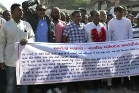 VIdeo: સમસ્યાઓથી ઘેરાયેલા અમરેલીને બચાવવા અભિયાન , બંને પક્ષના નેતા રહ્યા હાજર