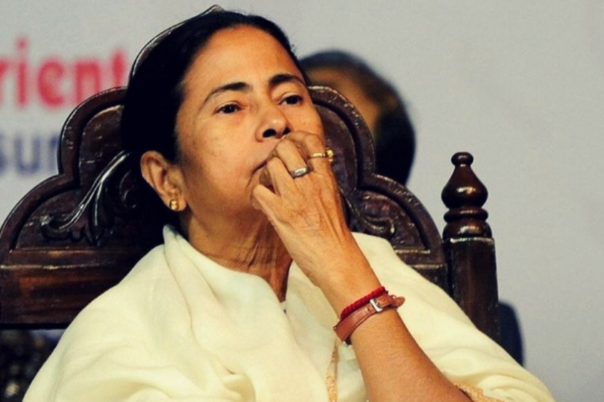 'ममता बनर्जी शिक्षा'- દક્ષિણ કોલકાતાના જોગમાયા દેવી કોલેજથી મમતા બેનર્જીએ ઈતિહાસમાં ઓનર્સની ડિગ્રી મેળવી છે. બાદમાં કલકત્તા વિશ્વવિદ્યાલયથી તેમણે ઈસ્લામિક ઈતિહાસમાં માસ્ટર ડિગ્રી મેળવી. શ્રીશિક્ષાયતન કોલેજથી તેઓએ બીએડ કર્યું, જ્યારે કોલકાતાના જોગેશચંદ્ર ચૌધરી લો કોલેજથી તેઓએ કાયદાનો અભ્યાસ કર્યો. 'ममता बनर्जी शिक्षा'- દક્ષિણ કોલકાતાના જોગમાયા દેવી કોલેજથી મમતા બેનર્જીએ ઈતિહાસમાં ઓનર્સની ડિગ્રી મેળવી છે. બાદમાં કલકત્તા વિશ્વવિદ્યાલયથી તેમણે ઈસ્લામિક ઈતિહાસમાં માસ્ટર ડિગ્રી મેળવી. શ્રીશિક્ષાયતન કોલેજથી તેઓએ બીએડ કર્યું, જ્યારે કોલકાતાના જોગેશચંદ્ર ચૌધરી લો કોલેજથી તેઓએ કાયદાનો અભ્યાસ કર્યો.