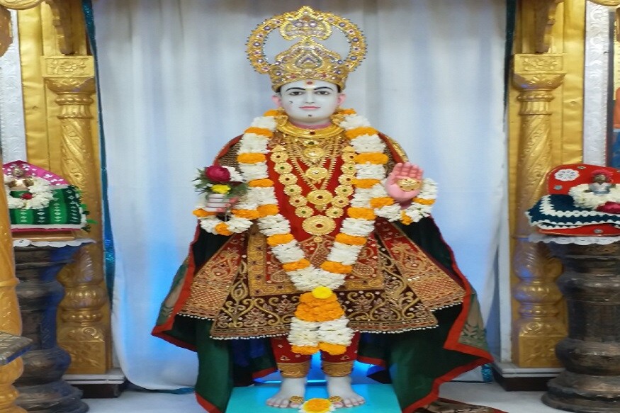 હિંસા, ચોરી, અસત્ય, વ્યભિચાર, જુગાર વગેરેની ગંદકીમાંથી કૂદીને બહાર નીકળવાનું જોમ માનવામાં આ શિક્ષાપત્રી દ્વારા આપ્યું. સ્વધર્મની કર્તવ્યતા જીવનમાં દ્રઢ કરાવી. નિયમોની પાછળ રક્ષાયેલો સ્વધર્મ પાલનનો એવો સાફ માર્ગ બનાવી આપ્યો કે ક્યાંય ઠોકર ન વાગે અને માણસ એના ઉપર સડસડાટ ચાલતો અધ્યાત્મિક શિખરને આંબી શકે. હિંસા, ચોરી, અસત્ય, વ્યભિચાર, જુગાર વગેરેની ગંદકીમાંથી કૂદીને બહાર નીકળવાનું જોમ માનવામાં આ શિક્ષાપત્રી દ્વારા આપ્યું. સ્વધર્મની કર્તવ્યતા જીવનમાં દ્રઢ કરાવી. નિયમોની પાછળ રક્ષાયેલો સ્વધર્મ પાલનનો એવો સાફ માર્ગ બનાવી આપ્યો કે ક્યાંય ઠોકર ન વાગે અને માણસ એના ઉપર સડસડાટ ચાલતો અધ્યાત્મિક શિખરને આંબી શકે.