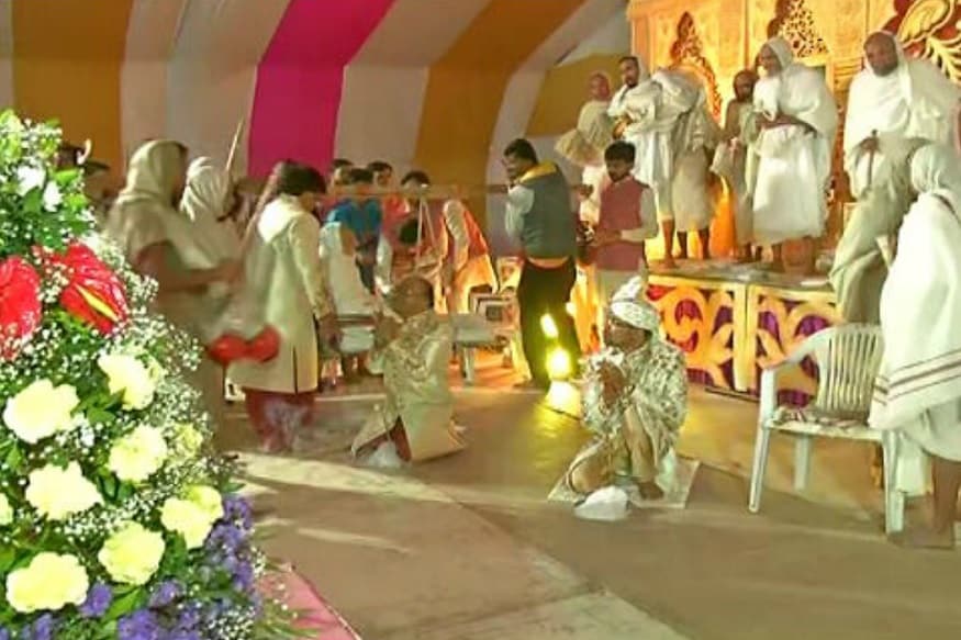 ત્યારે સમાજમાં રહીને આ પ્રકારે બીજાને દુઃખ પહોંચાડવું એના કરતા દિક્ષા લઇને સંસારની મોહમાયાનો ત્યાગ કરવો. આ સાથે વિધિશા પણ દિક્ષા લેવા જઇ રહી છે. ત્યારે સમાજમાં રહીને આ પ્રકારે બીજાને દુઃખ પહોંચાડવું એના કરતા દિક્ષા લઇને સંસારની મોહમાયાનો ત્યાગ કરવો. આ સાથે વિધિશા પણ દિક્ષા લેવા જઇ રહી છે.