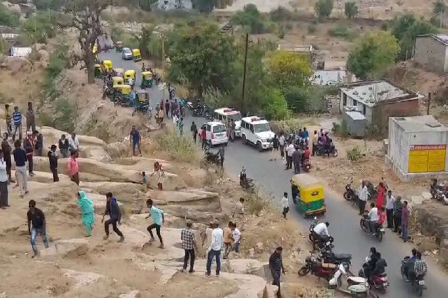 આ મહિલાએ હિરેનને બીજી જગ્યાએ લગ્ન કરવા ના પાડી દીધી હતી. અને જો બીજી જગ્યાએ લગ્ન કરશે તો તેણી આપઘાત કરી દેશે તેવી ધમકી આપી હતી. આ મહિલાએ હિરેનને બીજી જગ્યાએ લગ્ન કરવા ના પાડી દીધી હતી. અને જો બીજી જગ્યાએ લગ્ન કરશે તો તેણી આપઘાત કરી દેશે તેવી ધમકી આપી હતી.