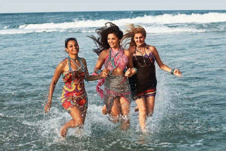 બાગા બીચ પર આવેલા ઝાંઝીબાર રેસ્ટોરાંએ આ પ્રથમ પ્રયોગને આવકાર્યો છે. તમે બીયરના 10 ઢાંકણા અને સિગારેટના 20 ઠુઠાના બદલે એક બીયર ફ્રીમાં મેળવી શકશો. આગામી દિવસોમાં આ પ્રયોગ ગોવાના તમામ બીચ પર શરૂ થશે. બાગા બીચ પર આવેલા ઝાંઝીબાર રેસ્ટોરાંએ આ પ્રથમ પ્રયોગને આવકાર્યો છે. તમે બીયરના 10 ઢાંકણા અને સિગારેટના 20 ઠુઠાના બદલે એક બીયર ફ્રીમાં મેળવી શકશો. આગામી દિવસોમાં આ પ્રયોગ ગોવાના તમામ બીચ પર શરૂ થશે.