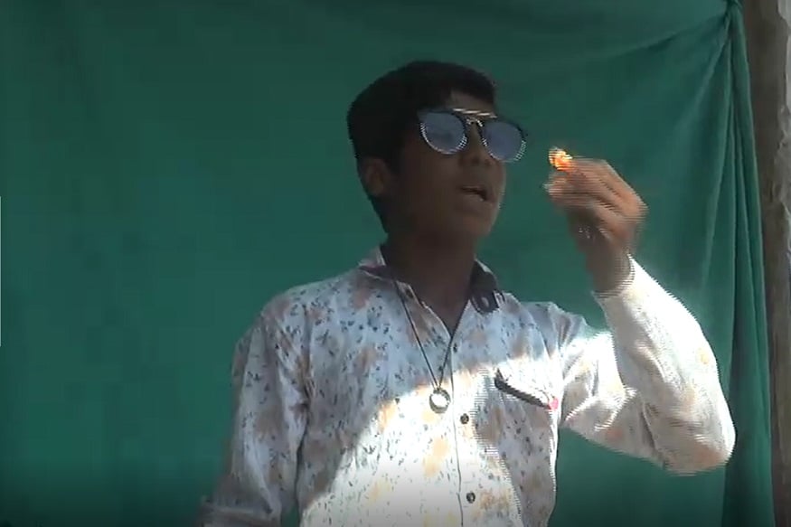 માથું ધડથી અલગ કરવું, ધારદાર પત્રીઓ ગળવી, અંગારા ખાવા, કોથળીમાંથી બાળકને ગાયબ કરવું, અરે, સ્વાગત માટે દીપ પણ જાદુથી પ્રગટાવવો. એવા તો એકથી એક ચડીયાતા જાદુના ખેલ આ બાળકો કરી જાણે છે. તો જાદુની સાથે સાથે અંધશ્રધ્ધા દુર થાય એવા પ્રયાસો પણ આ બાળકો જાદુના માધ્યમથી કરી શકે છે. માથું ધડથી અલગ કરવું, ધારદાર પત્રીઓ ગળવી, અંગારા ખાવા, કોથળીમાંથી બાળકને ગાયબ કરવું, અરે, સ્વાગત માટે દીપ પણ જાદુથી પ્રગટાવવો. એવા તો એકથી એક ચડીયાતા જાદુના ખેલ આ બાળકો કરી જાણે છે. તો જાદુની સાથે સાથે અંધશ્રધ્ધા દુર થાય એવા પ્રયાસો પણ આ બાળકો જાદુના માધ્યમથી કરી શકે છે.