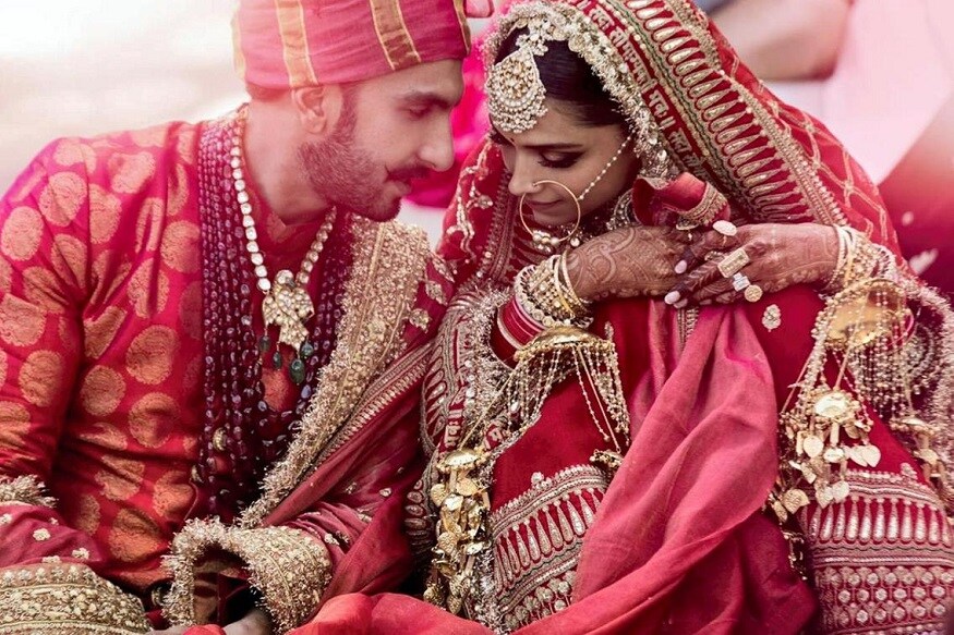 તે બાદ દીપિકાએ હસતા હસતા કહ્યું કે, તે સવારે ફક્ત બદામ અને નારિયલ પાણી પીવે છે. તેમાં કંઇ જ ભેળવતો નથી. તે બાદ દીપિકાએ હસતા હસતા કહ્યું કે, તે સવારે ફક્ત બદામ અને નારિયલ પાણી પીવે છે. તેમાં કંઇ જ ભેળવતો નથી.