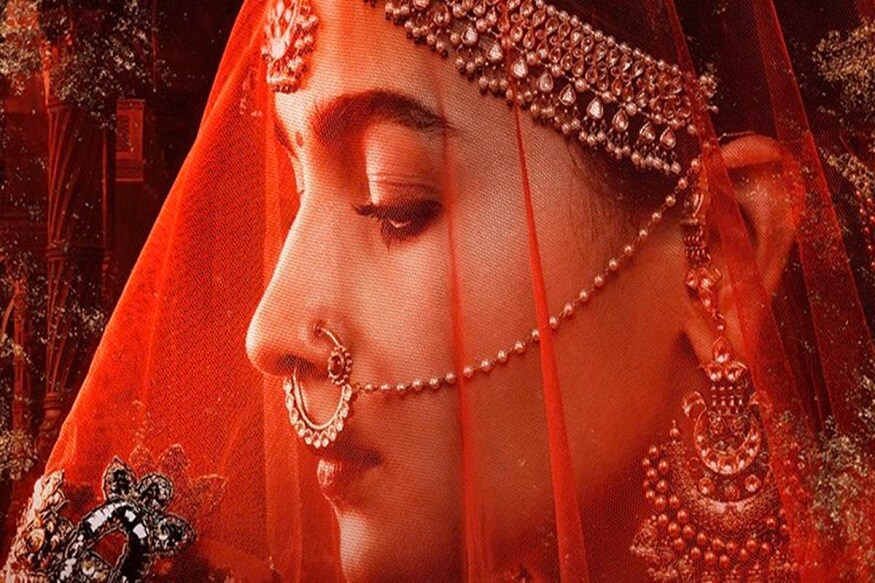 રમેશ દુબે- કહેવાય છે કે આલિયા સૌથી પહેલાં રમેશ દુબે નામનાં એક વ્યક્તિને ડેટ કરતી હતી બંને 6ઠ્ઠા ધોરણ સુધી સાથે ભણ્યા હતાં. બંને પાર્ટીઓમાં ઘણી વખત સાથે જોવા મળતા. દુબે પરિવાર મુંબઇનાં પ્રખ્યા બિઝનેસ મેન હોમમાંથી એક માનવામાં આવે છે. રમેશ દુબે- કહેવાય છે કે આલિયા સૌથી પહેલાં રમેશ દુબે નામનાં એક વ્યક્તિને ડેટ કરતી હતી બંને 6ઠ્ઠા ધોરણ સુધી સાથે ભણ્યા હતાં. બંને પાર્ટીઓમાં ઘણી વખત સાથે જોવા મળતા. દુબે પરિવાર મુંબઇનાં પ્રખ્યા બિઝનેસ મેન હોમમાંથી એક માનવામાં આવે છે.