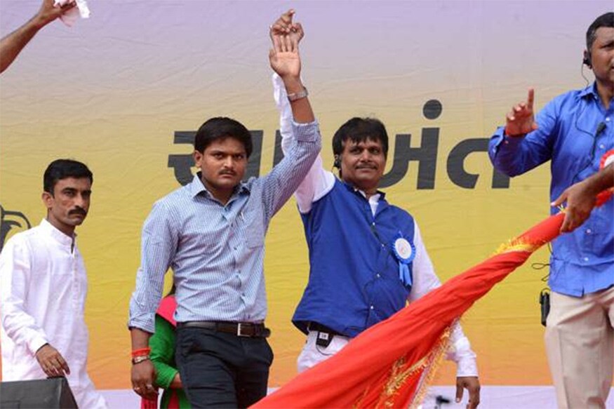 GMDC રેલી, 25 લાખ પાટીદારો એકઠા થયા : અમદાવાદના જીએમડીસી ગ્રાઉન્ડ ખાતે 25મી ઓગસ્ટ, 2015ના રોજ હાર્દિક પટેલે શક્તિ પ્રદર્શન કર્યું. આ શક્તિ પ્રદર્શન દરમિયાન હાર્દિકે જીદ કરી કે સીએમ તેમને મળવા માટે જીએમડીસી ગ્રાઉન્ડ ખાતે આવે. જે બાદમાં હાર્દિક જીએમડીસી ગ્રાઉન્ડ ખાતે જ ઉપવાસ પર બેસી ગયો હતો. આ રેલીમાં પોલીસે બળપ્રયોગ કર્યો હતો જેના લીધે અફરાતફરી મચી ગઈ હતી. બાદમાં આખા ગુજરાતમાં હિંસાના બનાવો બન્યા હતા. આ રેલી બાદ પાટીદાર સમાજમાં હાર્દિક હીરો તરીકે ઉભરી આવ્યો હતો. આ બનાવની દેશ-દુનિયાના મીડિયાએ નોંધ લીધી હતી. જીએમડીસી બાદ ગુજરાત બહાર પણ હાર્દિકનું નામ જાણીતું થયું હતું. GMDC રેલી, 25 લાખ પાટીદારો એકઠા થયા : અમદાવાદના જીએમડીસી ગ્રાઉન્ડ ખાતે 25મી ઓગસ્ટ, 2015ના રોજ હાર્દિક પટેલે શક્તિ પ્રદર્શન કર્યું. આ શક્તિ પ્રદર્શન દરમિયાન હાર્દિકે જીદ કરી કે સીએમ તેમને મળવા માટે જીએમડીસી ગ્રાઉન્ડ ખાતે આવે. જે બાદમાં હાર્દિક જીએમડીસી ગ્રાઉન્ડ ખાતે જ ઉપવાસ પર બેસી ગયો હતો. આ રેલીમાં પોલીસે બળપ્રયોગ કર્યો હતો જેના લીધે અફરાતફરી મચી ગઈ હતી. બાદમાં આખા ગુજરાતમાં હિંસાના બનાવો બન્યા હતા. આ રેલી બાદ પાટીદાર સમાજમાં હાર્દિક હીરો તરીકે ઉભરી આવ્યો હતો. આ બનાવની દેશ-દુનિયાના મીડિયાએ નોંધ લીધી હતી. જીએમડીસી બાદ ગુજરાત બહાર પણ હાર્દિકનું નામ જાણીતું થયું હતું.