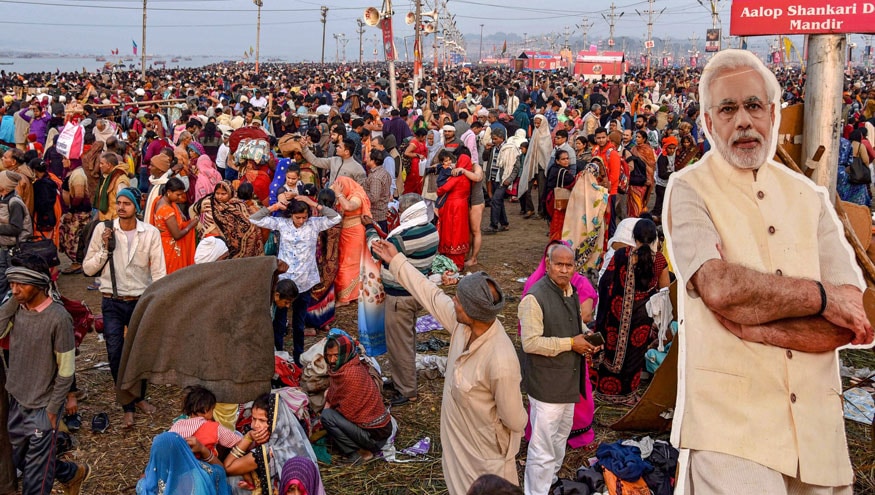 શ્રદ્ધાળુઓએ કુંભ મેળાના અંતિમ દિવસે મહાશિવરાત્રીએ સંગમમાં મોટી સંખ્યમાં ડૂબકી લગાવી હતી. (તસવીર સૌજન્ય PTI) શ્રદ્ધાળુઓએ કુંભ મેળાના અંતિમ દિવસે મહાશિવરાત્રીએ સંગમમાં મોટી સંખ્યમાં ડૂબકી લગાવી હતી. (તસવીર સૌજન્ય PTI)