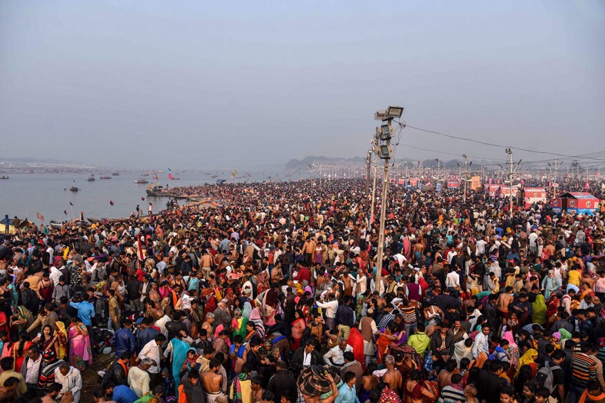 મહાશિવરાત્રી અંતિમ સ્નાના દીવસે દેશ દુનિયાના શ્રદ્ઘાળુઓએ કુંભમાં સ્નાન કર્યું હતું. (તસવીર સૌજન્ય PTI) મહાશિવરાત્રી અંતિમ સ્નાના દીવસે દેશ દુનિયાના શ્રદ્ઘાળુઓએ કુંભમાં સ્નાન કર્યું હતું. (તસવીર સૌજન્ય PTI)