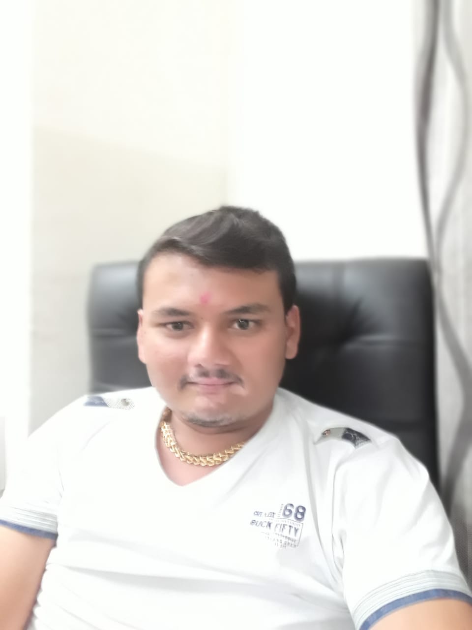 આ દંપતીએ લોકોને ગોલ્ડ લોનમાં રોકાણ કરી દોઢ ગણો લાભ અપાવવાની લાલચ આપી અંદાજે રૂપિયા 2,10,50,000 એકઠા કરીને યોગીચોકની ઓફિસના પાટિયા પાડી દીધા હતા. ઓફિસ બંધ કરીને દંપતિ ભાગી છૂટતા ગોલ્ડ લોનમાં રોકાણ કરનારા લોકોને છેતરાયા હોવાનો અહેસાસ થતાં સરથાણા પોલીસ મથકે ધસી ગયા હતા. છેવટે રજની લાખાણી તથા જલ્પાબહેન લાખાણી સામે છેતરપિંડીની ફરિયાદ દાખલ કરવામાં આવી હતી જેમની ધરપકડ કરવામાં આવી છે. આ દંપતીએ લોકોને ગોલ્ડ લોનમાં રોકાણ કરી દોઢ ગણો લાભ અપાવવાની લાલચ આપી અંદાજે રૂપિયા 2,10,50,000 એકઠા કરીને યોગીચોકની ઓફિસના પાટિયા પાડી દીધા હતા. ઓફિસ બંધ કરીને દંપતિ ભાગી છૂટતા ગોલ્ડ લોનમાં રોકાણ કરનારા લોકોને છેતરાયા હોવાનો અહેસાસ થતાં સરથાણા પોલીસ મથકે ધસી ગયા હતા. છેવટે રજની લાખાણી તથા જલ્પાબહેન લાખાણી સામે છેતરપિંડીની ફરિયાદ દાખલ કરવામાં આવી હતી જેમની ધરપકડ કરવામાં આવી છે.