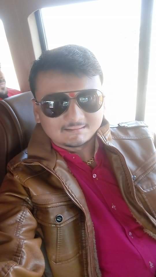 આ છેતરપિંડીમાં અજયની પત્ની જલ્પા પણ લોકોને વિશ્વાસમાં લઇ ફોન કરી ગોલ્ડમાં નાણા રોકવા અને વિદેશી કરન્સી મેળવવા લલચાવતી હતી. આ રીતે પતિ-પત્નિએ અનેક લોકો સાથે છેતરપીંડી કરી હતી અને સુરતમાં ગુનો નોંધાતા રાજકોટ ભાગી આવ્યા હતાં અને ભાડેથી રહેતાં હતાં. આ છેતરપિંડીમાં અજયની પત્ની જલ્પા પણ લોકોને વિશ્વાસમાં લઇ ફોન કરી ગોલ્ડમાં નાણા રોકવા અને વિદેશી કરન્સી મેળવવા લલચાવતી હતી. આ રીતે પતિ-પત્નિએ અનેક લોકો સાથે છેતરપીંડી કરી હતી અને સુરતમાં ગુનો નોંધાતા રાજકોટ ભાગી આવ્યા હતાં અને ભાડેથી રહેતાં હતાં.