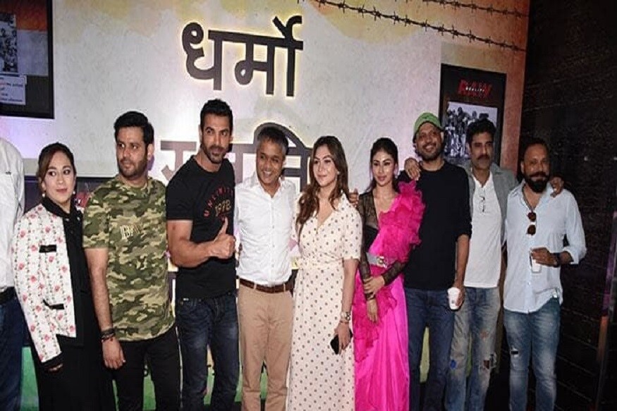 જ્હોન અબ્રાહમની આગામી ફિલ્મ રો- રોમિયો અકબર વોલ્ટરનું ટ્રેલર રિલીઝ કરવામાં આવ્યું છે. ફિલ્મમાં જ્હોન સાથે એક્ટ્રેસ મૌની રોય પણ નજર આવશે. જ્હોન અબ્રાહમની આગામી ફિલ્મ રો- રોમિયો અકબર વોલ્ટરનું ટ્રેલર રિલીઝ કરવામાં આવ્યું છે. ફિલ્મમાં જ્હોન સાથે એક્ટ્રેસ મૌની રોય પણ નજર આવશે.