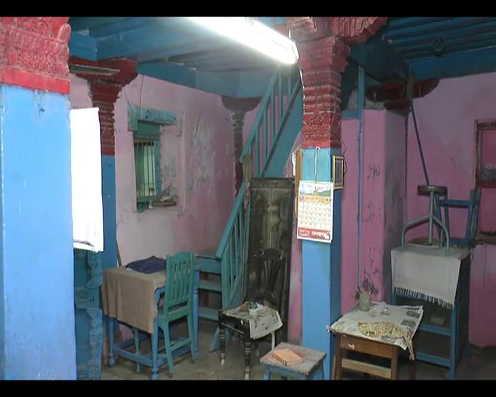 ભરૂચનાં વરિષ્ઠ પત્રકાર નરેશ ઠક્કર સાથેની વાતચીતમાં તેમણે જણાવ્યું કે, 'ભારતની આઝાદીની લડતના લડવૈયા એવા ગાંધી પરિવારના ફિરોઝ ગાંધી ભરૂચના હોવાના પુરાવા મળ્યા છે અને બાકીનાં પુરાવા માટે પણ સરકાર મદદ કરી રહી છે. ફિરોઝ ગાંધી ભરૂચના હતા ત્યારે એ બાબતે સ્પષ્ટતા થવી જોઈએ કે પુરાવા સહીત જાહેર કરવામાં આવે કે તેઓ અહીના હતા અહી તેમની અહીં મિલકત છે.' ભરૂચનાં વરિષ્ઠ પત્રકાર નરેશ ઠક્કર સાથેની વાતચીતમાં તેમણે જણાવ્યું કે, 'ભારતની આઝાદીની લડતના લડવૈયા એવા ગાંધી પરિવારના ફિરોઝ ગાંધી ભરૂચના હોવાના પુરાવા મળ્યા છે અને બાકીનાં પુરાવા માટે પણ સરકાર મદદ કરી રહી છે. ફિરોઝ ગાંધી ભરૂચના હતા ત્યારે એ બાબતે સ્પષ્ટતા થવી જોઈએ કે પુરાવા સહીત જાહેર કરવામાં આવે કે તેઓ અહીના હતા અહી તેમની અહીં મિલકત છે.'