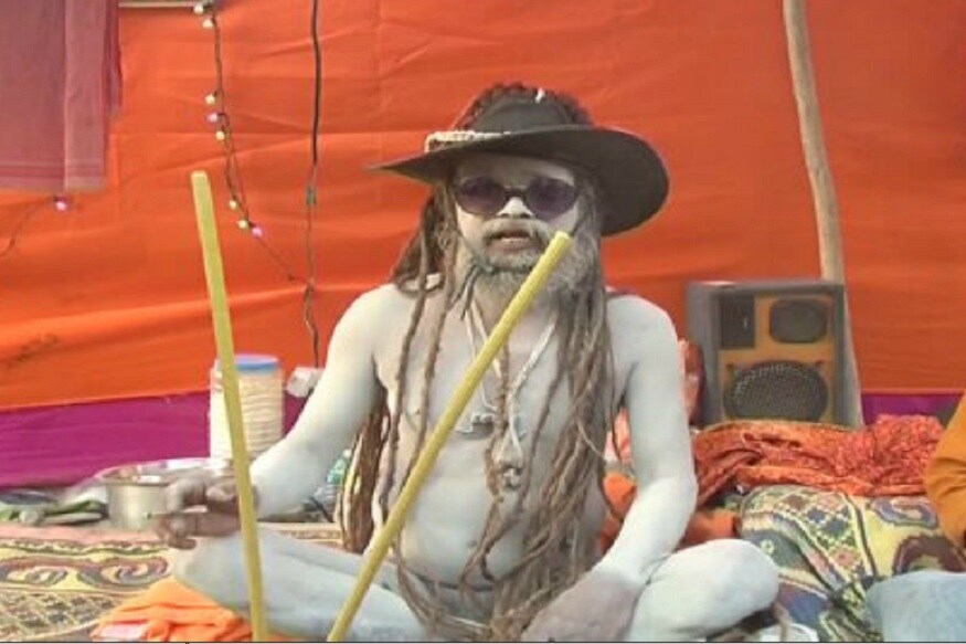 સાથે જ બમ બમ ભોલે અને જય ગિરનારીનાં નાદ સાથે દેશ વિદેશથી સાધુ સંતોનું આગમન પણ હાલ થવા લાગ્યું છે. નાગા સાધુઓ આ મેળામાં ખાસ અકર્ષણનું કેન્દ્ર રહે છે. સાથે જ બમ બમ ભોલે અને જય ગિરનારીનાં નાદ સાથે દેશ વિદેશથી સાધુ સંતોનું આગમન પણ હાલ થવા લાગ્યું છે. નાગા સાધુઓ આ મેળામાં ખાસ અકર્ષણનું કેન્દ્ર રહે છે.