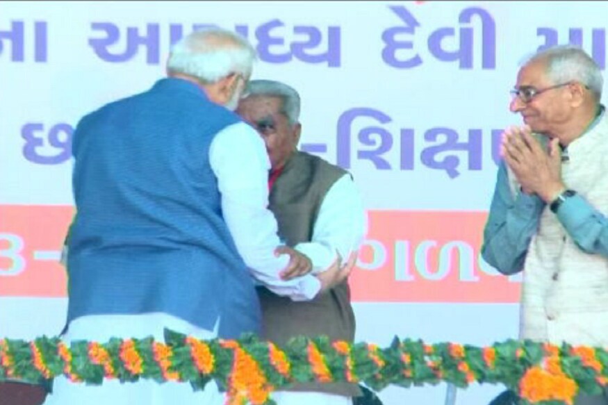 અગાઉ કેશુભાઇ પટેલના પુત્ર પ્રવિણ પટેલનું અમેરિકા ખાતે નિધન થતાં અમદાવાદની મુલાકાતે આવેલા વડાપ્રધાન નરેન્દ્ર મોદીએ કેશુભાઇ પટેલની મુલાકાત લીધી હતી અને તેમને સાંત્વના પાઠવી હતી. અગાઉ કેશુભાઇ પટેલના પુત્ર પ્રવિણ પટેલનું અમેરિકા ખાતે નિધન થતાં અમદાવાદની મુલાકાતે આવેલા વડાપ્રધાન નરેન્દ્ર મોદીએ કેશુભાઇ પટેલની મુલાકાત લીધી હતી અને તેમને સાંત્વના પાઠવી હતી.