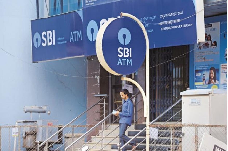 દેશની સૌથી મોટી બેંક ભારતીય સ્ટેટ બેંક (SBI) તેના ગ્રાહકોને ટેક્સ બચાવવામાં મદદ કરી રહી છે. ઇનકમ ટેક્સ એક્ટ હેઠળ એવા કેટલાક વિકલ્પ છે, જેના દ્વારા તમે ટેક્સ બચાવી શકો છો. ઉપરાંત તમે સારી રીતે ટેક્સ પ્લાનિંગ કરી શકશો. જાણો ચાણીએ એવી જ કેટલીક ટિપ્સ વિશે... દેશની સૌથી મોટી બેંક ભારતીય સ્ટેટ બેંક (SBI) તેના ગ્રાહકોને ટેક્સ બચાવવામાં મદદ કરી રહી છે. ઇનકમ ટેક્સ એક્ટ હેઠળ એવા કેટલાક વિકલ્પ છે, જેના દ્વારા તમે ટેક્સ બચાવી શકો છો. ઉપરાંત તમે સારી રીતે ટેક્સ પ્લાનિંગ કરી શકશો. જાણો ચાણીએ એવી જ કેટલીક ટિપ્સ વિશે...