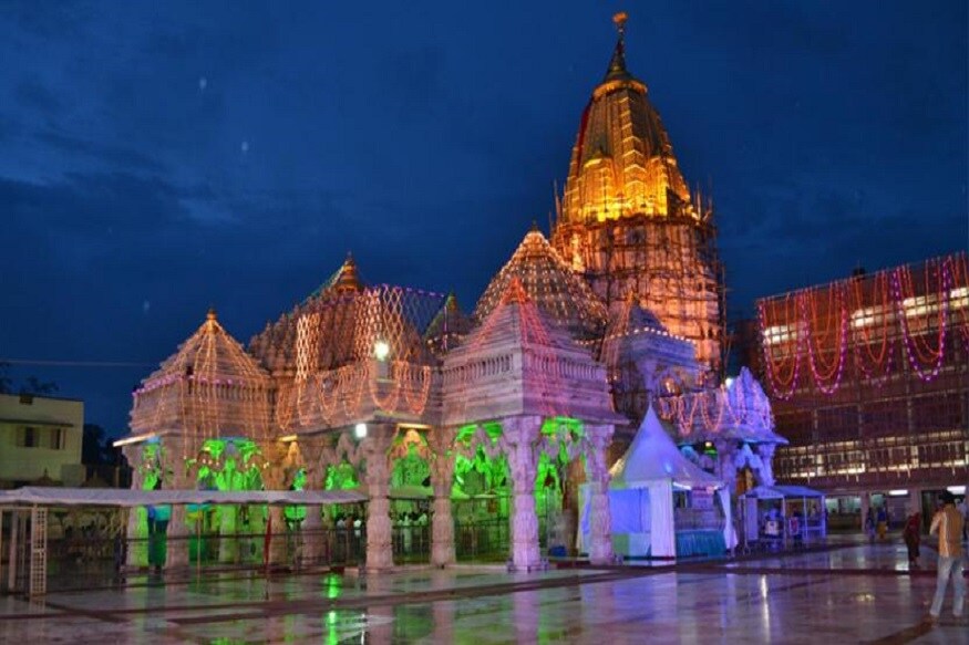 જો તમે અંબાજી જવાનું આયોજન કરી રહ્યાં હોવ તો આ સમાચાર તમારે માટે મહત્વનાં છે. અંબાજીનો ગબ્બર રોપવે છ દિવસ માટે બંધ રહેશે. યાત્રાધામ અંબાજીમાં ગબ્બર પર ચાલતી રોપ-વેની સેવા આવતી કાલથી 6 સુધી બંધ રાખવાનો નિર્ણય લેવામાં આવ્યો છે. 10 માર્ચથી રાબેતા મુજબ ચાલુ રહેશે. જો તમે અંબાજી જવાનું આયોજન કરી રહ્યાં હોવ તો આ સમાચાર તમારે માટે મહત્વનાં છે. અંબાજીનો ગબ્બર રોપવે છ દિવસ માટે બંધ રહેશે. યાત્રાધામ અંબાજીમાં ગબ્બર પર ચાલતી રોપ-વેની સેવા આવતી કાલથી 6 સુધી બંધ રાખવાનો નિર્ણય લેવામાં આવ્યો છે. 10 માર્ચથી રાબેતા મુજબ ચાલુ રહેશે.