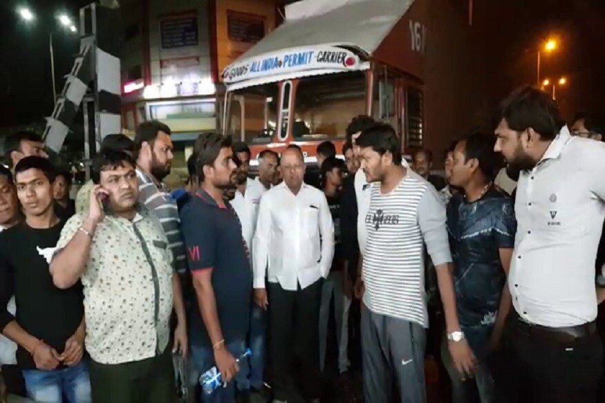 જેના પગલે ભારેખમએન્ગલ જમીનદોસ્ત થતાં બાઇક ચાલકને પણ અથડાયો હતો. જેના પગલે બાઇક ચાલક ગંભીર રીતે ઇજાગ્રસ્ત થયો હતો. જેના પગલે ભારેખમએન્ગલ જમીનદોસ્ત થતાં બાઇક ચાલકને પણ અથડાયો હતો. જેના પગલે બાઇક ચાલક ગંભીર રીતે ઇજાગ્રસ્ત થયો હતો.