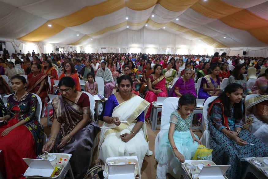 ત્યારબાદ ભગવાન શ્રી સ્વામિનારાયણ અને સર્વે અવતારો, સંતો-મહાપુરુષોના સ્મરણ સાથે શિલાન્યાસ નિમિત્તે મહાપૂજાવિધિનો પ્રારંભ કરવામાં આવ્યો હતો. વિદ્વાન ભૂદેવો તથા વિદ્યાવારિધિ પૂજ્ય શ્રુતિપ્રકાશ સ્વામી અને સંતોએ મહાપૂજાનો વિધિ સવિસ્તર કરાવ્યો. આ મહાપૂજાની વિશેષતા એ હતી કે વચ્ચે વચ્ચે અંગ્રેજી/હિન્દી ભાષામાં પણ વિધિ સૂચનાઓ સાથે તેની શાસ્ત્રોક્ત સમજૂતી આપવામાં આવતી હતી. ત્યારબાદ ભગવાન શ્રી સ્વામિનારાયણ અને સર્વે અવતારો, સંતો-મહાપુરુષોના સ્મરણ સાથે શિલાન્યાસ નિમિત્તે મહાપૂજાવિધિનો પ્રારંભ કરવામાં આવ્યો હતો. વિદ્વાન ભૂદેવો તથા વિદ્યાવારિધિ પૂજ્ય શ્રુતિપ્રકાશ સ્વામી અને સંતોએ મહાપૂજાનો વિધિ સવિસ્તર કરાવ્યો. આ મહાપૂજાની વિશેષતા એ હતી કે વચ્ચે વચ્ચે અંગ્રેજી/હિન્દી ભાષામાં પણ વિધિ સૂચનાઓ સાથે તેની શાસ્ત્રોક્ત સમજૂતી આપવામાં આવતી હતી.