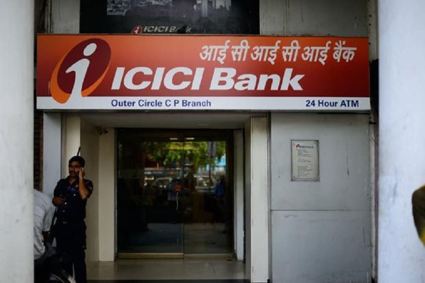 બેન્કોના ગ્રાહકોએ બીજા સ્થાન પર ICICI બેન્કને રાખી છે. આની હેડઓફિસ મુંબઈમાં છે અને આમાં 81548 કર્મચારી કામ કરે છે. બેન્કોના ગ્રાહકોએ બીજા સ્થાન પર ICICI બેન્કને રાખી છે. આની હેડઓફિસ મુંબઈમાં છે અને આમાં 81548 કર્મચારી કામ કરે છે.