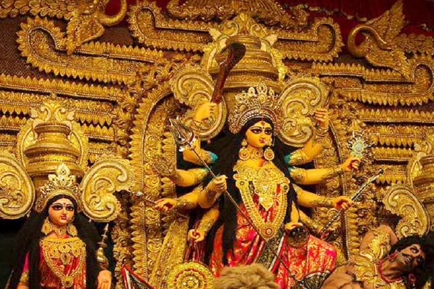 નવરાત્રી એટલે કે નવ દિવસ સુધી નવી દિનચર્યા અપનાવવાની હોય છે. અનેક લોકો આ દરમિયાન સદંતર ખાવાનું બંધ કરતા હોય છે. તો કેટલાક લોકો ખાલી એક ટાઇમ જ ભોજન લેતા હોય છે. પણ વ્રત દરમિયાન થાય એટલું તળેલું અને બહુ મીઠું ખાવાનું છોડી, સાત્વિક અને ફળ ઇત્યાદિ ફ્રેશ ખાવા પર ભાર આપો. નવરાત્રી એટલે કે નવ દિવસ સુધી નવી દિનચર્યા અપનાવવાની હોય છે. અનેક લોકો આ દરમિયાન સદંતર ખાવાનું બંધ કરતા હોય છે. તો કેટલાક લોકો ખાલી એક ટાઇમ જ ભોજન લેતા હોય છે. પણ વ્રત દરમિયાન થાય એટલું તળેલું અને બહુ મીઠું ખાવાનું છોડી, સાત્વિક અને ફળ ઇત્યાદિ ફ્રેશ ખાવા પર ભાર આપો.