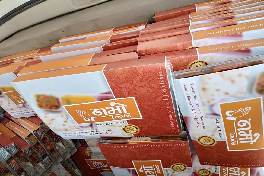 જોકે ગૌતમ બુદ્ધ નગરનાં એસએસપીએ નકાર્યું છે કે આ ફૂડ પેકેટ સાથે ભારતીય જનતા પાર્ટીને કોઇ લેવાદેવા નથી. મહત્વનું છે કે ભારતીય જનતા પાર્ટીનાં નરેન્દ્ર મોદીને નમોનાં લાડકવાયા નામથી બોલાવવામાં આવે છે. જોકે ગૌતમ બુદ્ધ નગરનાં એસએસપીએ નકાર્યું છે કે આ ફૂડ પેકેટ સાથે ભારતીય જનતા પાર્ટીને કોઇ લેવાદેવા નથી. મહત્વનું છે કે ભારતીય જનતા પાર્ટીનાં નરેન્દ્ર મોદીને નમોનાં લાડકવાયા નામથી બોલાવવામાં આવે છે.