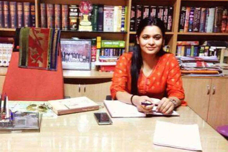 10મી એપ્રિલના રોજ રોહિત શેખર વોટ આપવા માટે સંબંધીઓ સાથે ઉત્તરાખંડ ગયો હતો. બીજા દિવસે જ્યારે અપૂર્વાએ તેને ફોન કર્યો ત્યારે તેને માલુમ પડ્યું હતું કે રોહિતની સાથે તેનો પિતરાઈ ભાઈ અને તેની પત્ની પણ છે. પોલીસ અધિકારીએ જણાવ્યું કે, અપૂર્વાએ ખુલાસો કર્યો હતો કે રોહિત અને તેની મહિલા સંબંધી એક જ ગ્લાસમાં ડ્રીંક લેતા હતા. 10મી એપ્રિલના રોજ રોહિત શેખર વોટ આપવા માટે સંબંધીઓ સાથે ઉત્તરાખંડ ગયો હતો. બીજા દિવસે જ્યારે અપૂર્વાએ તેને ફોન કર્યો ત્યારે તેને માલુમ પડ્યું હતું કે રોહિતની સાથે તેનો પિતરાઈ ભાઈ અને તેની પત્ની પણ છે. પોલીસ અધિકારીએ જણાવ્યું કે, અપૂર્વાએ ખુલાસો કર્યો હતો કે રોહિત અને તેની મહિલા સંબંધી એક જ ગ્લાસમાં ડ્રીંક લેતા હતા.
