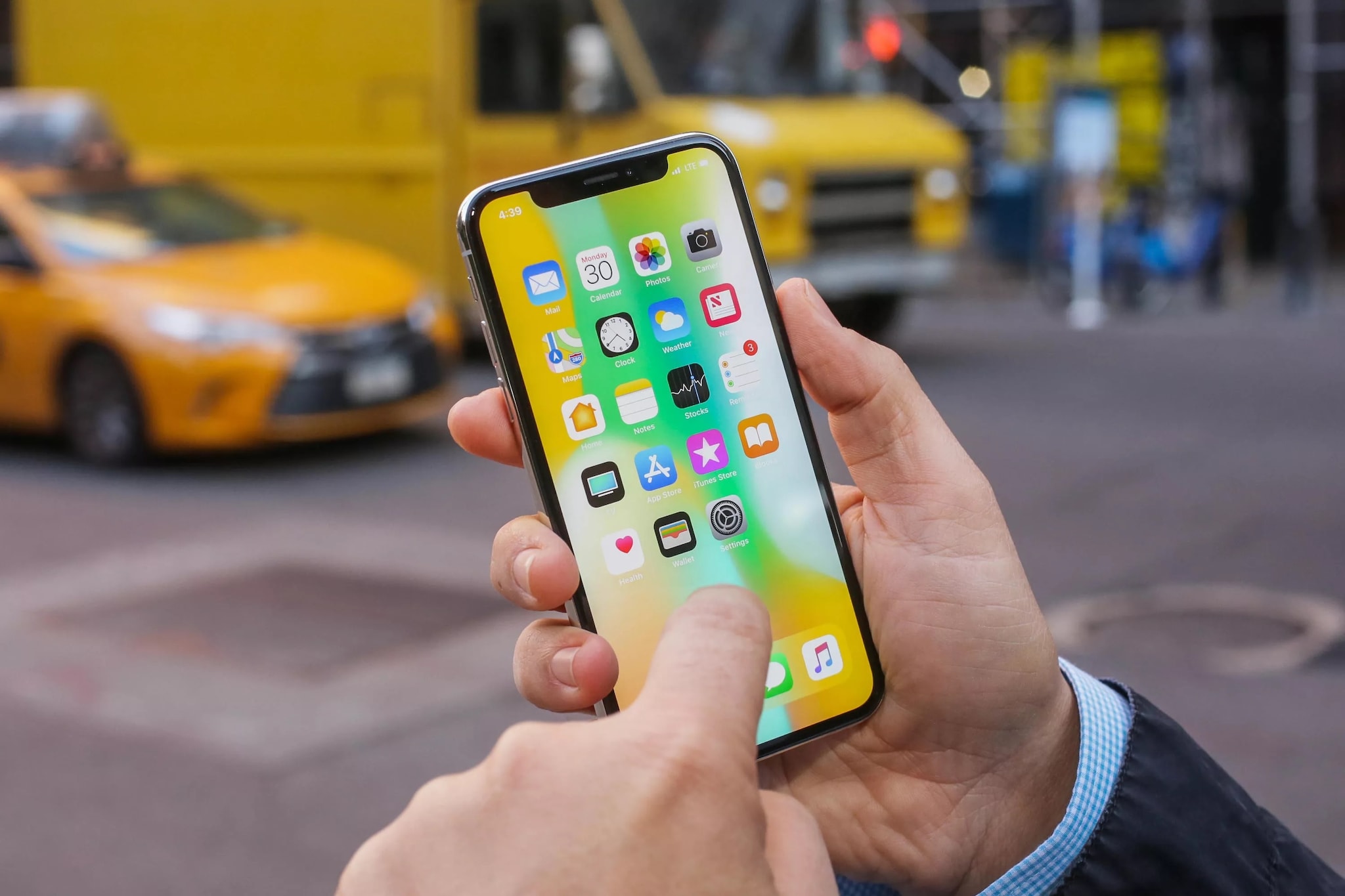 Apple iPhone X: આ ફોનના 64 જીબી સ્ટોરેજ મોડલ 81,992 રૂપિયા સુધીના કેશબેક સાથે ખરીદી શકાય છે. તેના પર રૂ. 4,100 સુધીનું કેશબેક આપવામાં આવશે, ત્યારબાદ તેની અસરકારક કિંમત રૂ. 77,892 રહેશે. તે જ સમયે તેના 256 જીબી સ્ટોરેજ મોડેલ પર રૂ. 12,000 સુધીના કેશબેક સાથે ખરીદી શકાય છે. તેની કિંમત 91,399 છે. કેશબેક પછી તેની કિંમત 79,399 રૂપિયા હશે. Apple iPhone X: આ ફોનના 64 જીબી સ્ટોરેજ મોડલ 81,992 રૂપિયા સુધીના કેશબેક સાથે ખરીદી શકાય છે. તેના પર રૂ. 4,100 સુધીનું કેશબેક આપવામાં આવશે, ત્યારબાદ તેની અસરકારક કિંમત રૂ. 77,892 રહેશે. તે જ સમયે તેના 256 જીબી સ્ટોરેજ મોડેલ પર રૂ. 12,000 સુધીના કેશબેક સાથે ખરીદી શકાય છે. તેની કિંમત 91,399 છે. કેશબેક પછી તેની કિંમત 79,399 રૂપિયા હશે.