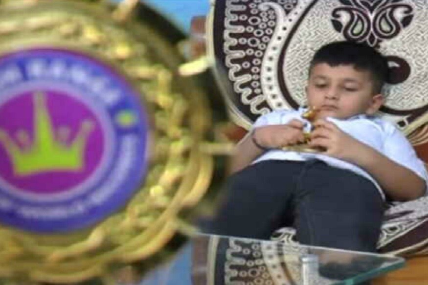 બાળપણની મજામાં મસ્ત આ બાળક સામાન્ય બાળક નથી પરંતુએ ગુગલ બોય છે..સર્ચ એન્જીન ગુગલ જેમ બધા સવાલોના જવાબ આપે છે એમ આ સાડા ચાર વર્ષનો બાળક પણ મોટાભાગના તમામ સવાલોના જવાબ આપે છે.ભરૂચમાં રહેતા પ્રવીણ સિંગ અને ચારુલતા સિંગના આ પુત્ર અનય સિંગે માત્ર સાડાચાર વર્ષની ઉમરમાં ત્રણ ત્રણ વર્લ્ડ રેકોર્ડ નોધાવ્યા છે.અનય ભરૂચની ક્વીન ઓફ એજન્લ શાળામાં અભ્યાસ કરે છે અનયની સિદ્ધિ એ છે કે તે જનરલ નોલેજનાં સવાલોના જવાબ સેકન્ડોમાં આપે છે. બાળપણની મજામાં મસ્ત આ બાળક સામાન્ય બાળક નથી પરંતુએ ગુગલ બોય છે..સર્ચ એન્જીન ગુગલ જેમ બધા સવાલોના જવાબ આપે છે એમ આ સાડા ચાર વર્ષનો બાળક પણ મોટાભાગના તમામ સવાલોના જવાબ આપે છે.ભરૂચમાં રહેતા પ્રવીણ સિંગ અને ચારુલતા સિંગના આ પુત્ર અનય સિંગે માત્ર સાડાચાર વર્ષની ઉમરમાં ત્રણ ત્રણ વર્લ્ડ રેકોર્ડ નોધાવ્યા છે.અનય ભરૂચની ક્વીન ઓફ એજન્લ શાળામાં અભ્યાસ કરે છે અનયની સિદ્ધિ એ છે કે તે જનરલ નોલેજનાં સવાલોના જવાબ સેકન્ડોમાં આપે છે.