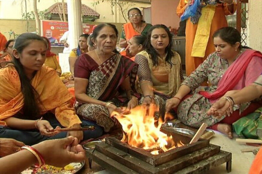 મહિલાઓનો મત ભાજપને મળવો જોઈએ। કારણકે મોદી સરકારે રસોડાના ધુમાડા દૂર કરી એલપીજી સિલિન્ડર આપ્યા છે. મહિલાઓનો મત ભાજપને મળવો જોઈએ। કારણકે મોદી સરકારે રસોડાના ધુમાડા દૂર કરી એલપીજી સિલિન્ડર આપ્યા છે.