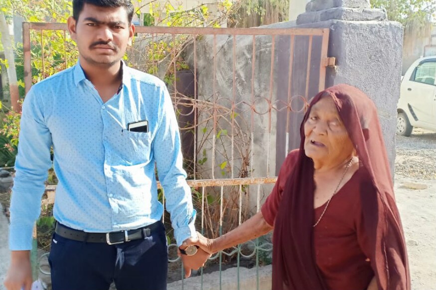 લુણીવાવ ગામના 110 વર્ષના મારકણાં દૂધીબેને કુટુંબની ચોથી પેઢી સાથે મતદાન કર્યું હતું. સાથે જ તેમના પરિવારજનોના યુવાનો અને બાળકોને મતદાન કરવા અપીલ કરી હતી. લુણીવાવ ગામના 110 વર્ષના મારકણાં દૂધીબેને કુટુંબની ચોથી પેઢી સાથે મતદાન કર્યું હતું. સાથે જ તેમના પરિવારજનોના યુવાનો અને બાળકોને મતદાન કરવા અપીલ કરી હતી.