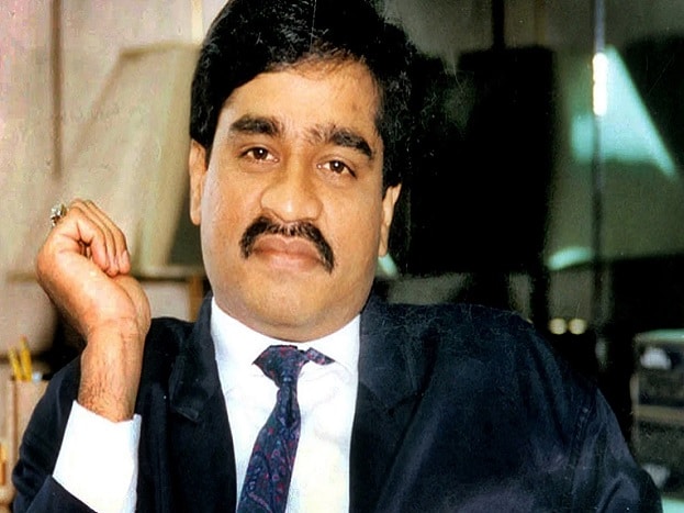 સીબીઆઇએ 1993ના મુંબઇ સીરિયલ ધમાકાના આરોપી દાઉદ ઇબ્રાહિમની કુલ 10 સંપત્તિ જપ્ત કરી હતી. સૈફી બુરહાની અપલિફ્ટમેન્ટ ટ્રસ્ટે વર્ષ 2015માં રોનક અફરોઝ હોટલ પર બોલી લગાવી હતી, પરંતુ ત્યારે પૂર્વ પત્રકાર બાલાકૃષ્ણે બાજી મારી હતી. તેમણે બાકીની રકમ જમા ન કરાવતાં હરાજી ફેલ થઇ ગઇ હતી. સીબીઆઇએ 1993ના મુંબઇ સીરિયલ ધમાકાના આરોપી દાઉદ ઇબ્રાહિમની કુલ 10 સંપત્તિ જપ્ત કરી હતી. સૈફી બુરહાની અપલિફ્ટમેન્ટ ટ્રસ્ટે વર્ષ 2015માં રોનક અફરોઝ હોટલ પર બોલી લગાવી હતી, પરંતુ ત્યારે પૂર્વ પત્રકાર બાલાકૃષ્ણે બાજી મારી હતી. તેમણે બાકીની રકમ જમા ન કરાવતાં હરાજી ફેલ થઇ ગઇ હતી.