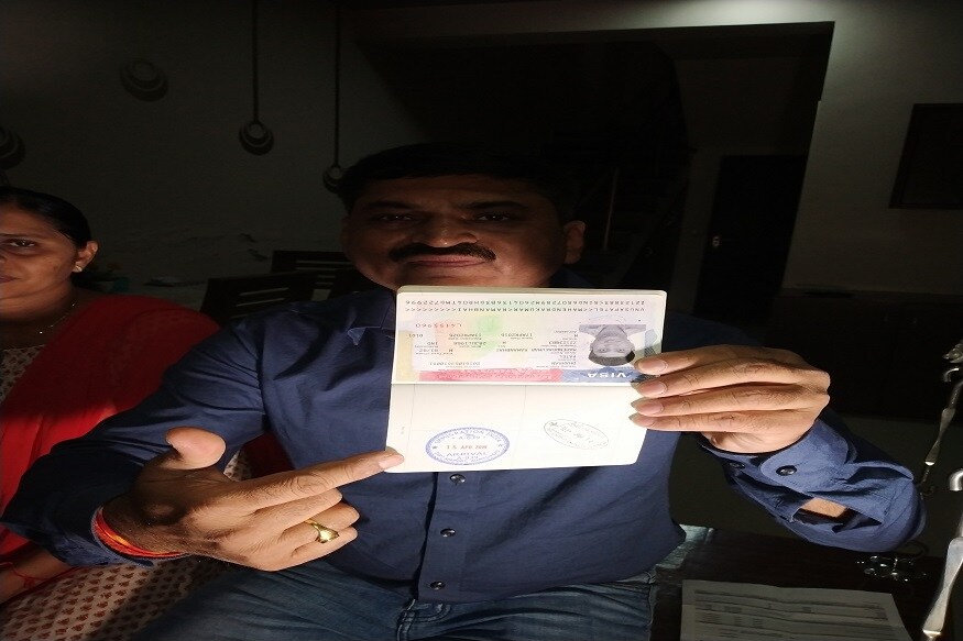 મહેન્દ્રભાઈ જેવા મતદાર વિદેશથી મતદાન કરવા માટે નિજઘરે આવી રહ્યા છે અને સાચા અર્થે લોકતંત્રના સૌથી મોટા તહેવાર ઉજવી રહ્યા છે. ત્યારે દેશમાં અનેક ઠેકાણે લોકો ચૂંટણી મતદાન દિવસને માત્ર રજાની મજા તરીકે જોતા હોય છે. તેમાં ખાસ કરીને યુવાનો મતદાનને લઈને આળસ ના કરે અને પોતાના મતાધિકારનો ઉપયોગ કરે તેવી પ્રેરણા પણ પુરી પાડી રહ્યા છે. મહેન્દ્ર ભાઈની પ્રેરણાથી તેમના પુત્ર શાલીન પણ જ્યારે પ્રથમ વખત પોતાનો મતાધિકારનો ઉપયોગ કરવા જઈ રહ્યો છે. ત્યારે શાલીન પણ પોતાના કિંમતી મતની કિંમત સમજી ગયો છે. અને સાથે સાથે પોતાના મિત્રોને પણ અચૂક મતદાન કરવા માટે સમજાવી રહ્યો છે. મહેન્દ્રભાઈ જેવા મતદાર વિદેશથી મતદાન કરવા માટે નિજઘરે આવી રહ્યા છે અને સાચા અર્થે લોકતંત્રના સૌથી મોટા તહેવાર ઉજવી રહ્યા છે. ત્યારે દેશમાં અનેક ઠેકાણે લોકો ચૂંટણી મતદાન દિવસને માત્ર રજાની મજા તરીકે જોતા હોય છે. તેમાં ખાસ કરીને યુવાનો મતદાનને લઈને આળસ ના કરે અને પોતાના મતાધિકારનો ઉપયોગ કરે તેવી પ્રેરણા પણ પુરી પાડી રહ્યા છે. મહેન્દ્ર ભાઈની પ્રેરણાથી તેમના પુત્ર શાલીન પણ જ્યારે પ્રથમ વખત પોતાનો મતાધિકારનો ઉપયોગ કરવા જઈ રહ્યો છે. ત્યારે શાલીન પણ પોતાના કિંમતી મતની કિંમત સમજી ગયો છે. અને સાથે સાથે પોતાના મિત્રોને પણ અચૂક મતદાન કરવા માટે સમજાવી રહ્યો છે.