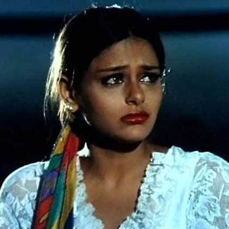 1995માં આવેલી નસીમ ફિલ્મમાં તેની પહેલી ફિલ્મ હતી. જેમાં મહેશ ભટ્ટને તેનું કામ એટલું ગમી ગયું કે પોતાની ફિલ્મ 'પાપા કહેતે હૈ'માં મયૂરીને એક્ટ્રેસ બનાવી દીધી હતી. જે પછી તે ફિલ્મ 'હોગી પ્યાર કી જીત'થી ઘણી જ લોકપ્રિય થઇ ગઇ. 1995માં આવેલી નસીમ ફિલ્મમાં તેની પહેલી ફિલ્મ હતી. જેમાં મહેશ ભટ્ટને તેનું કામ એટલું ગમી ગયું કે પોતાની ફિલ્મ 'પાપા કહેતે હૈ'માં મયૂરીને એક્ટ્રેસ બનાવી દીધી હતી. જે પછી તે ફિલ્મ 'હોગી પ્યાર કી જીત'થી ઘણી જ લોકપ્રિય થઇ ગઇ.