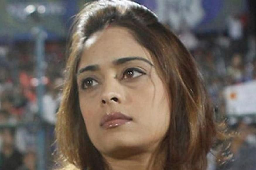 વિજય માલ્યાએ વર્ષ 2011માં પિંકી લાલવાણીને એર હોસ્ટેસની જોબ આપી હતી. આ દરમિયાન તેમની પ્રથમ વાર મુલાકાત થઈ હતી. પિંકી લાલવાણી કિંશફિશરની એડમાં પણ કરી ચુકી છે. આ સાથે તે કિંગફિશર કેલેન્ડર માટે પણ ફોટોશૂટ કરાવી ચુકી છે. પિંકી દેખાવે સુંદર છે, તેમની ઉંમર 39 વર્ષ છે. વિજય માલ્યાએ વર્ષ 2011માં પિંકી લાલવાણીને એર હોસ્ટેસની જોબ આપી હતી. આ દરમિયાન તેમની પ્રથમ વાર મુલાકાત થઈ હતી. પિંકી લાલવાણી કિંશફિશરની એડમાં પણ કરી ચુકી છે. આ સાથે તે કિંગફિશર કેલેન્ડર માટે પણ ફોટોશૂટ કરાવી ચુકી છે. પિંકી દેખાવે સુંદર છે, તેમની ઉંમર 39 વર્ષ છે.