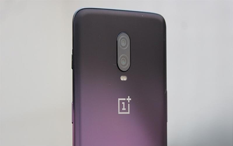 OnePlus 7 ની ઓફર અને કિંમતની વાત કરીએ તો જિયો તરફથી 9,300 રુપિયાનો ફાયદો મળી રહ્યો છે. વનપ્લસ 7 ના 6 જીબી રેમ અને 128 જીબી સ્ટોરેજ વેરિઅન્ટની કિંમત રૂ. 32,999 અને 8 જીબી રેમ અને 256 જીબી સ્ટોરેજની કિંમત 37,999 રુપિયા છે. OnePlus 7 ની ઓફર અને કિંમતની વાત કરીએ તો જિયો તરફથી 9,300 રુપિયાનો ફાયદો મળી રહ્યો છે. વનપ્લસ 7 ના 6 જીબી રેમ અને 128 જીબી સ્ટોરેજ વેરિઅન્ટની કિંમત રૂ. 32,999 અને 8 જીબી રેમ અને 256 જીબી સ્ટોરેજની કિંમત 37,999 રુપિયા છે.