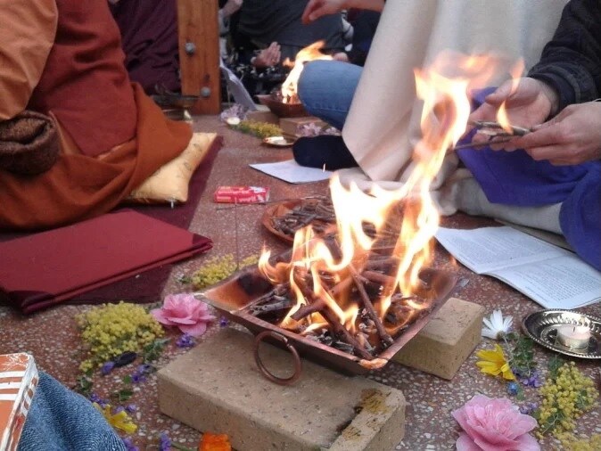 શાસ્ત્રો અનિસાર લંકાપતિ રાવણના અત્યાચારોને ખત્મ કરવા માટે ભગવાન વિષ્ણુએ જન્મ લીધો હતો, શ્રી રામ વિષ્ણું ભગવાન સાતમો અવતાર છે. જે ત્રેતાયુગમાં ધર્મસ્થાપના માટે ધરતી પર પ્રસારિત થાય છે. આ દિવસે અયોધ્યામાં રામ મેળાનુ ભવ્ય આયોજન કરવામાં આવે છે. શાસ્ત્રો અનિસાર લંકાપતિ રાવણના અત્યાચારોને ખત્મ કરવા માટે ભગવાન વિષ્ણુએ જન્મ લીધો હતો, શ્રી રામ વિષ્ણું ભગવાન સાતમો અવતાર છે. જે ત્રેતાયુગમાં ધર્મસ્થાપના માટે ધરતી પર પ્રસારિત થાય છે. આ દિવસે અયોધ્યામાં રામ મેળાનુ ભવ્ય આયોજન કરવામાં આવે છે.